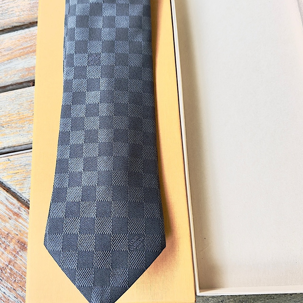 🎁LV HOLIDAY 26’🎁🔥🆕💯 RARE LOUIS VUITTON CLASSIQUE DAMIER DUEL MONOGRAM TIE🔥HOT🔥 - Picture 9 of 17